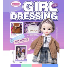 Лялька Q-A 24 (72/2) висота - 30 см, тіло — пластик, голова — гума, шарнірні з’єднання суглобів, знімне взуття, змінний одяг, аксесуари, в коробці