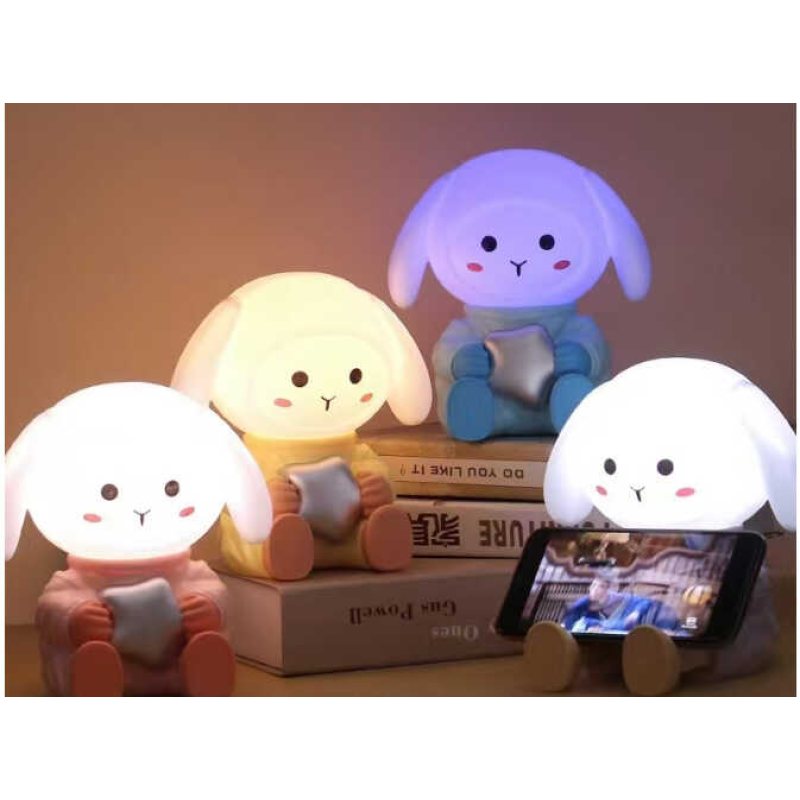 Нічник C 71572 (72) “Зайчик космонавт“, вбудований акумулятор, USB кабель, 4 режими підсвічування, висувні ніжки, підставка для телефону, в коробці, ВИДАЄТЬСЯ МІКС