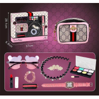 Набір аксесуарів A 6 (36/2)  сумочка, окуляри, помада, резинка та обруч для волосся, годинник, палетка тіней та аплікатор, в коробці