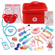 Набір лікаря C 73289 (32) дерев’яний, м’яка іграшка, стетоскоп, 2 щипців, зубна щелепа, зубна паста, зубна щітка, шприц, термометр, окуляри, пігулки, медичне дзеркало, долото, бинт, пластирі, бейдж, записник з олівцем, магнітні елементи, в сумці