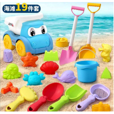 Пісочний набір W 218-43 (64/2) розмір самоскида - 16.5х11.х13 см, висота відра - 10 см,  граблі, сито, 4 лопатки, 11 формочок, в сітці