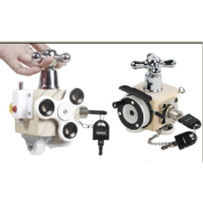 Бізіборд C 64876 (60) дерев’яний куб, 7 міні-ігор, вмикач, замок, кран, спінер, колесо, в коробці 